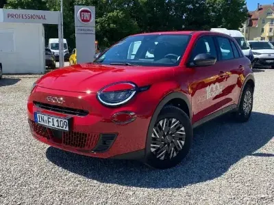Gebraucht Fiat 600 101 PS (74 kW) 2025 Rot SUV