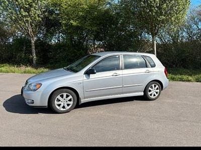 Usado Kia Cerato 80 HP (58 kW) 2006 Prateado Sedan