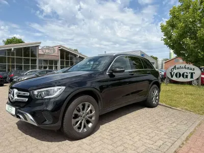 Gebraucht Mercedes GLC300e 194 PS (142 kW) 2022 Schwarz SUV