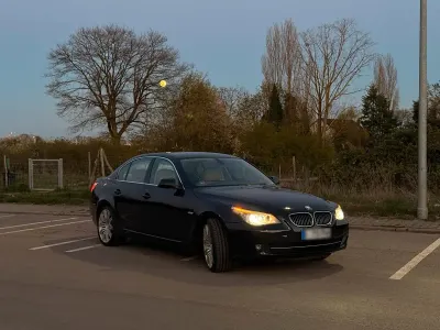 Gebraucht BMW 530 272 PS (200 kW) 2010 Blau Limousine