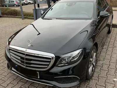Gebraucht Mercedes E220 Exclusive 194 PS (142 kW) 2018 Schwarz Limousine