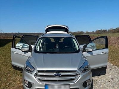 Gebraucht Ford Kuga 150 PS (110 kW) 2018 Silber SUV