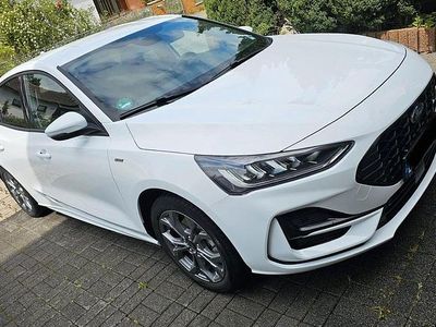 Second-hand Ford Focus ST-Line 125 CP (91 kW) 2022 Alb Berlinǎ