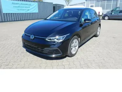 Gebraucht VW Golf VIII Life 131 PS (96 kW) 2023 Deepblackperleffektmet c9x Limousine