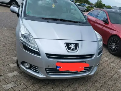 Gebraucht Peugeot 5008 150 PS (110 kW) 2011 Silber Van / Kleinbus