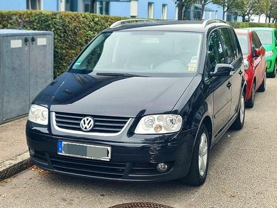 Schwarz Gebraucht 2005 VW Touran Highline Van / Kleinbus | 3.500 € (Etwas zu teuer)