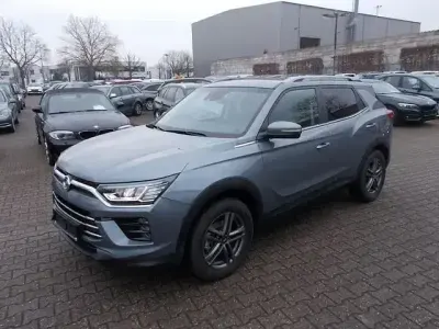 Gebraucht SsangYong Korando 163 PS (119 kW) 2023 Grau Limousine