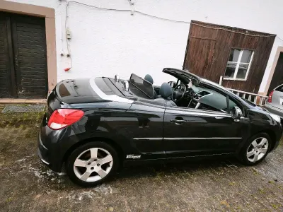 Gebraucht Peugeot 207 CC Allure 120 PS (88 kW) 2014 Schwarz Cabrio