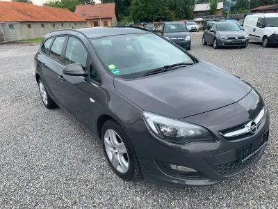 Gebraucht Opel Astra Edition 136 PS (100 kW) 2016 Grau Kombi