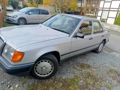 Gebraucht Mercedes E260 160 PS (117 kW) 1989 Silber Limousine