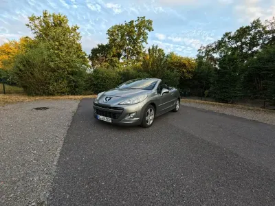 Gebraucht Peugeot 207 CC Premium 120 PS (88 kW) 2010 Grau Cabrio