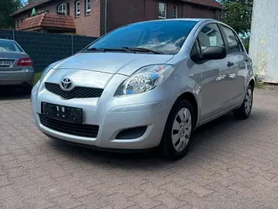 Gebraucht Toyota Yaris Cool 69 PS (50 kW) 2009 Silber Kleinwagen