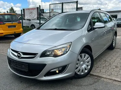 Gebraucht Opel Astra Edition 110 PS (80 kW) 2013 Silber Kombi