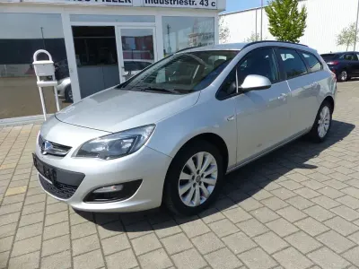 Gebraucht Opel Astra Edition 165 PS (121 kW) 2014 Silber Kombi