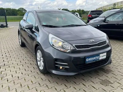 Gebraucht Kia Rio 109 PS (80 kW) 2016 Platinum graphite Kleinwagen