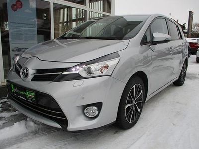 Gebraucht Toyota Verso Basis 144 PS (105 kW) 2017 Platinsilber metallic Van / Kleinbus