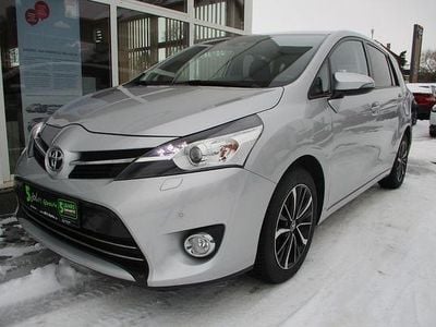 Platinsilber metallic Gebraucht 2017 Toyota Verso Basis Van / Kleinbus | 15.340 € (Etwas zu teuer)