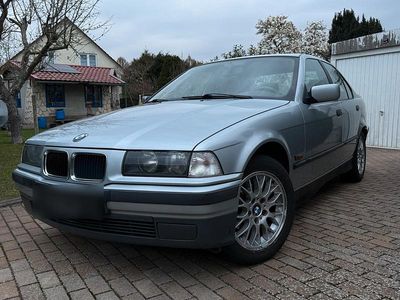 Usata BMW 320 Basis 150 CV (110 kW) 1995 Argento Berlina