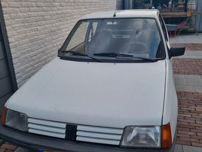 Peugeot 205