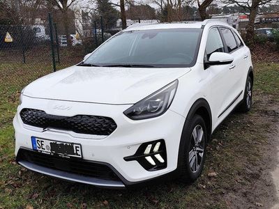 Weiß Gebraucht 2021 Kia Niro Spirit SUV | 19.450 € (Fairer Preis)