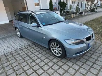 Gebraucht BMW 320 177 PS (130 kW) 2007 Blau Kombi