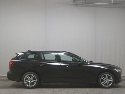 Gebraucht Volvo V60 Momentum 163 PS (119 kW) 2021 Schwarz Kombi