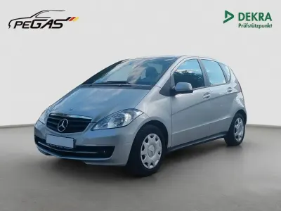 Gebraucht Mercedes A180 109 PS (80 kW) 2011 Polarsilber  metalliclack (metallic) Kleinwagen