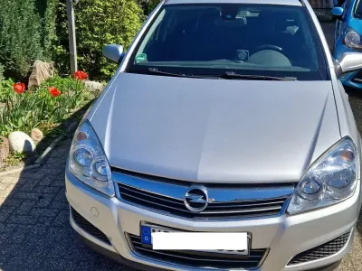 Gebraucht Opel Astra Selection 116 PS (85 kW) 2009 Silber Kombi