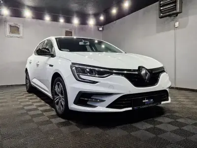 Gebraucht Renault Mégane IV Equilibre 116 PS (85 kW) 2023 Weiß Limousine