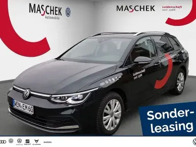 Gebraucht VW Golf VIII Move 150 PS (110 kW) 2023 Deep black perleffekt Kombi