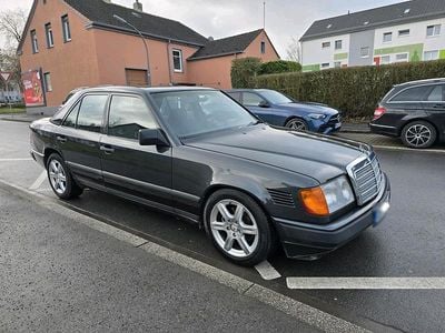 Gebraucht Mercedes 300 143 PS (105 kW) 1988 Schwarz Limousine