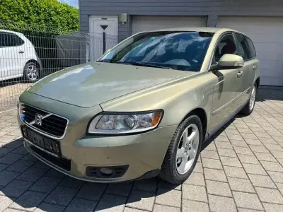 Gebraucht Volvo V50 Kinetic 136 PS (100 kW) 2010 Grün Kombi