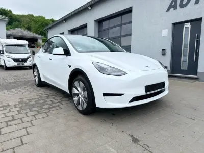 Käytetty Tesla Model Y Standard Range 216 kW (295 HP) 2023 Valkoinen Katumaasturi