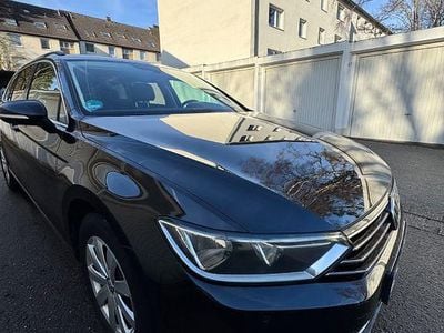 Schwarz Gebraucht 2016 VW Passat Comfortline Kombi | 9.999 € (Guter Preis)