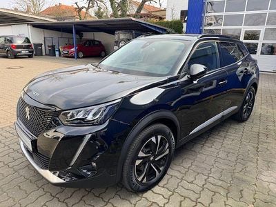 Gebraucht Peugeot e-2008 Allure 100 kW (136 PS) 2021 Lackierung schwarz perla nera/typ aussen (metallic) SUV