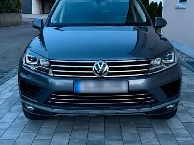 Gebraucht VW Touareg 262 PS (192 kW) 2016 Grau SUV