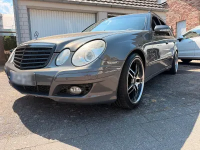 Gebraucht Mercedes E220 170 PS (125 kW) 2007 Grau Kombi