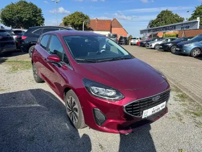 Gebraucht Ford Fiesta Titanium 125 PS (91 kW) 2022 Rot Kleinwagen