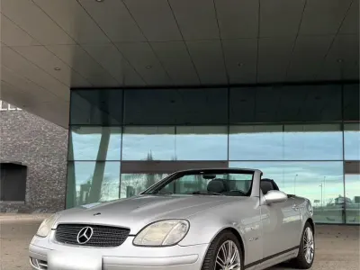 Gebraucht Mercedes SLK230 197 PS (144 kW) 1999 Silber Cabrio