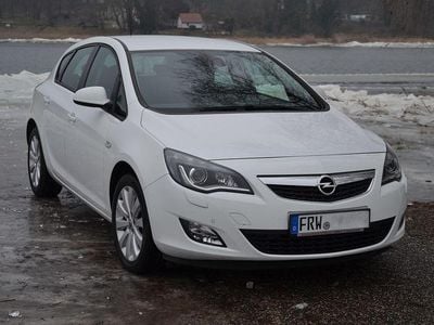 Gebraucht Opel Astra Cosmo 140 PS (102 kW) 2010 Weiß Limousine
