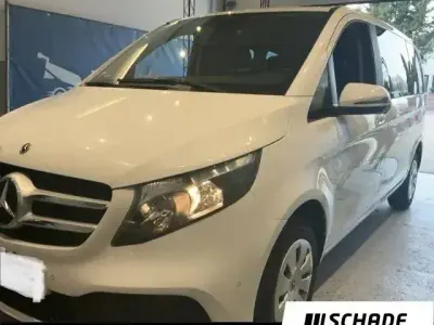 Używany Mercedes V220 163 KM (119 kW) 2022 Biały Minivan