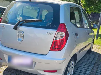 Gebraucht Hyundai i10 68 PS (50 kW) 2013 Silber Kleinwagen