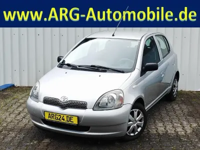 Używany Toyota Yaris 87 KM (63 kW) 2003 Srebrny Hatchback