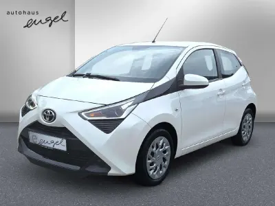 Gebraucht Toyota Aygo X-play 72 PS (52 kW) 2020 Weiß Kleinwagen