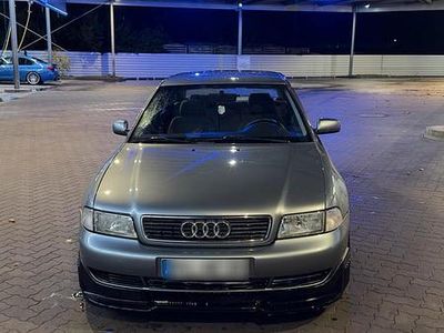 Używany Audi A4 101 KM (74 kW) 1998 Szary Sedan/Limuzyna