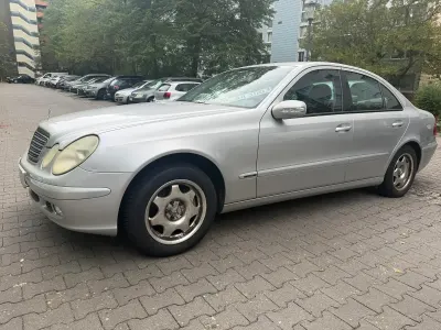 Gebraucht Mercedes E240 177 PS (130 kW) 2002 Silber Limousine