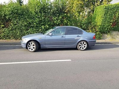 Blau Gebraucht 2003 BMW 325 Limousine | 5.990 € (Etwas zu teuer)