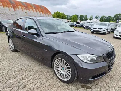 Gebraucht BMW 318 129 PS (94 kW) 2007 Grau Limousine