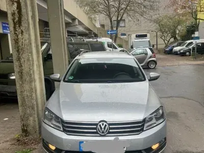 Second-hand VW Passat Highline 140 CP (102 kW) 2012 Argintiu Berlinǎ