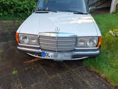 Gebraucht Mercedes 200 60 PS (44 kW) 1979 Weiß Limousine